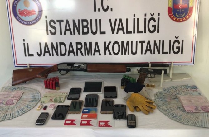 İSTANBUL’DA ’AZILI’ HIRSIZLIK ÇETESİ ÇÖKERTİLDİ