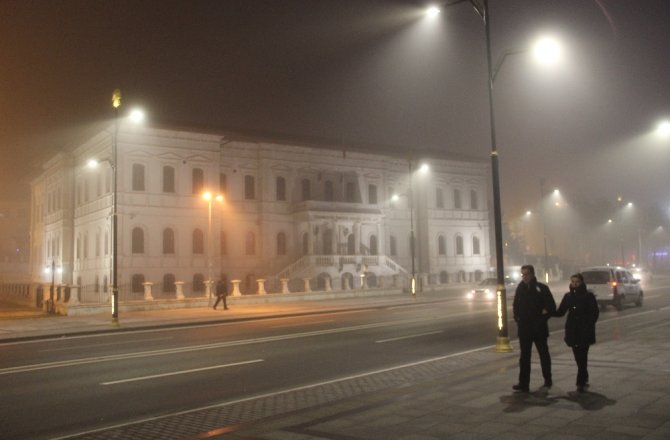 YOĞUN SİS KARTPOSTALLIK GÖRÜNTÜLER OLUŞTURDU