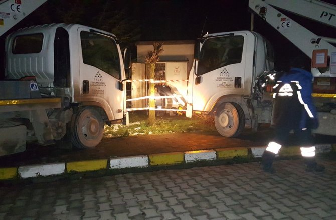 ELEKTRİK TRAFOSU PATLADI: 2 İŞÇİ YARALANDI