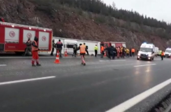 ANKARA’DA OTOBÜS DEVRİLDİ: ÖLÜ VE YARALILAR VAR