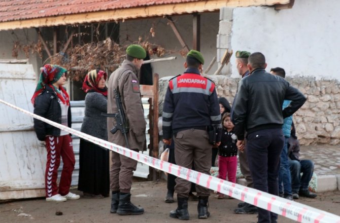 DAĞITIM İZNİNDEKİ ASKER GÖÇÜK ALTINDA CAN VERDİ