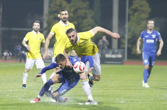 Fenerbahçe Arnavut ekibiyle 2-2 berabere kaldı