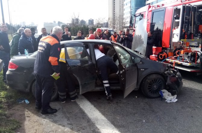 İstanbul’da feci kaza: 2 ölü 1 yaralı