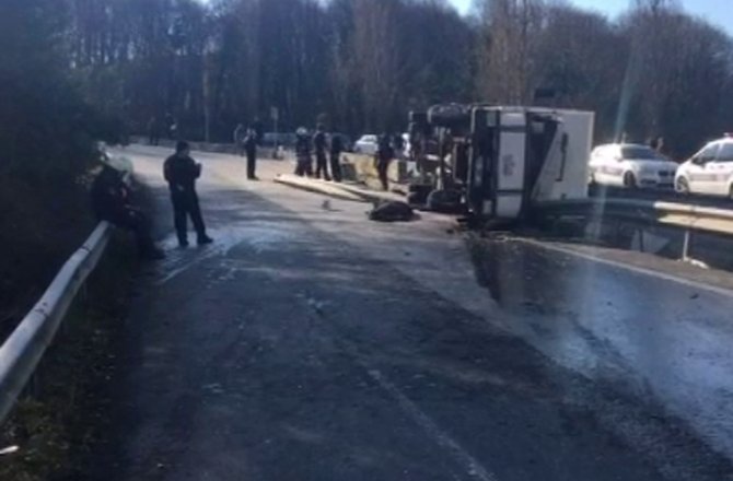 Dizi setine jeneratör götüren kamyonet devrildi: 1 ölü