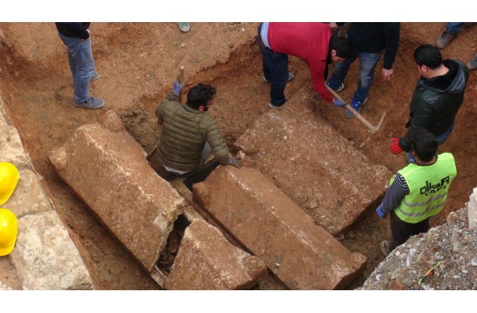 Tarsus’taki kazıda bulunan lahitler boş çıktı