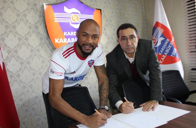 Karabükspor, Leandrinho ile 1.5 yıllık sözleşme imzaladı