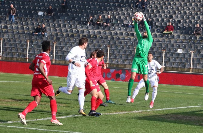 Akhisar çeyrek finalde