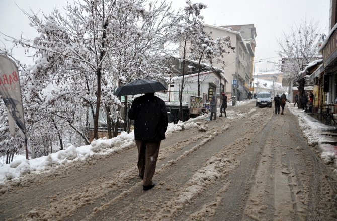 242 köy yolu kapandı