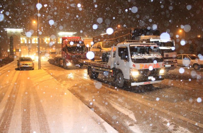 Konya’da ulaşıma kar engeli