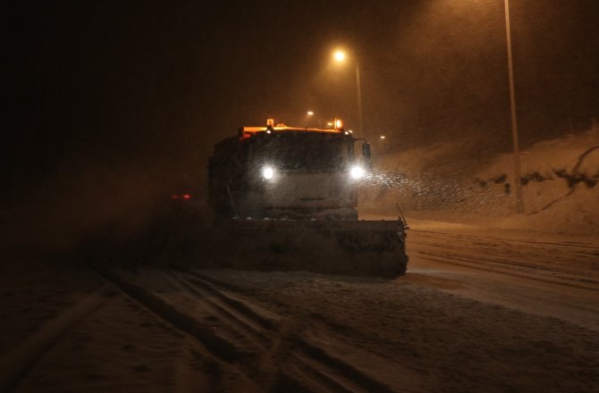 Kayseri’de yolları açmak için seferber olundu