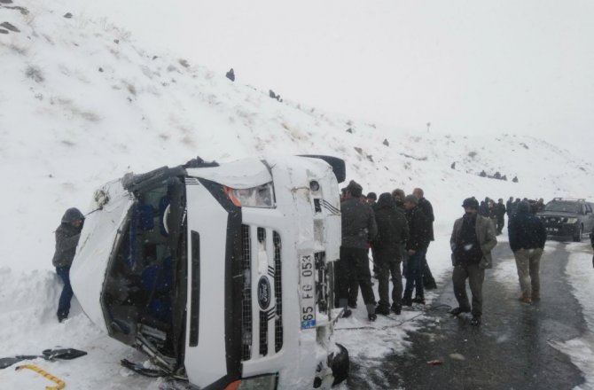 Öğretmenleri taşıyan minibüs takla attı: 9 yaralı