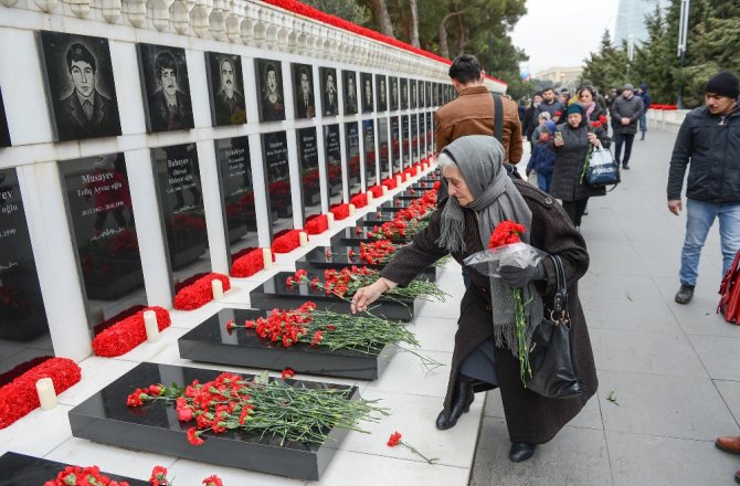 Azerbaycan 20 Ocak şehitlerini 28. yıldönümünde anıyor