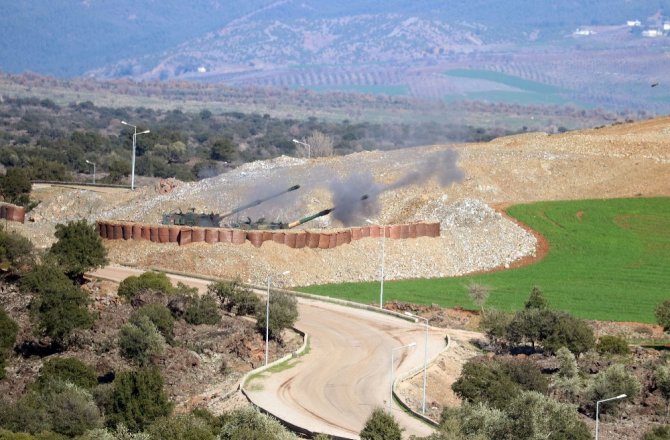 TSK, Afrin’deki mevzileri obüslerle vuruyor