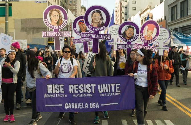 Los Angeles’ta kadınlar Donald Trump’ı protesto etti