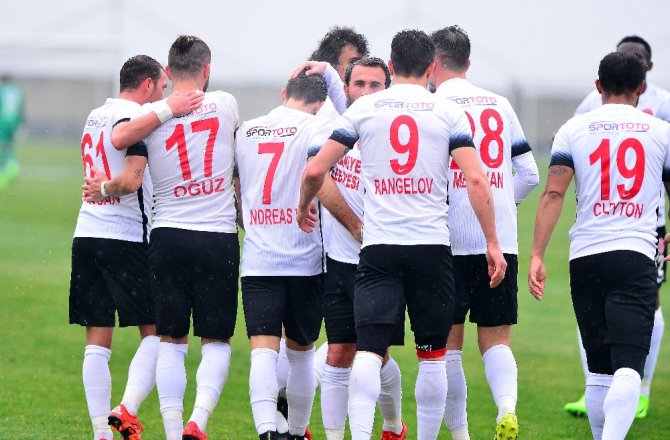 Ümraniyespor gol oldu yağdı