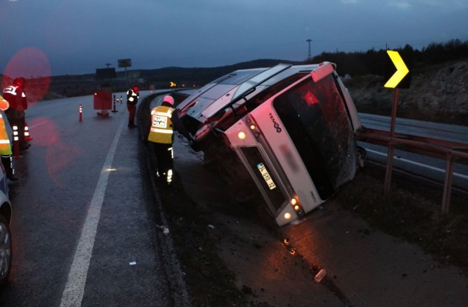 Beşiktaş taraftarını taşıyan otobüs devrildi: 8 yaralı