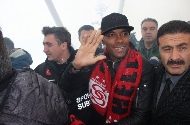 Robinho’ya coşkulu karşılama