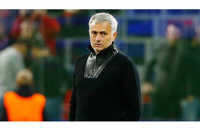 Manchester United Mourinho'nun sözleşmesini uzattı