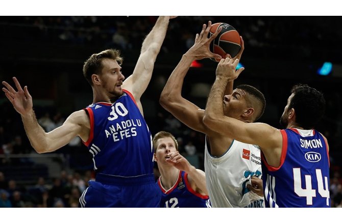 Anadolu Efes deplasmanda kaybetti