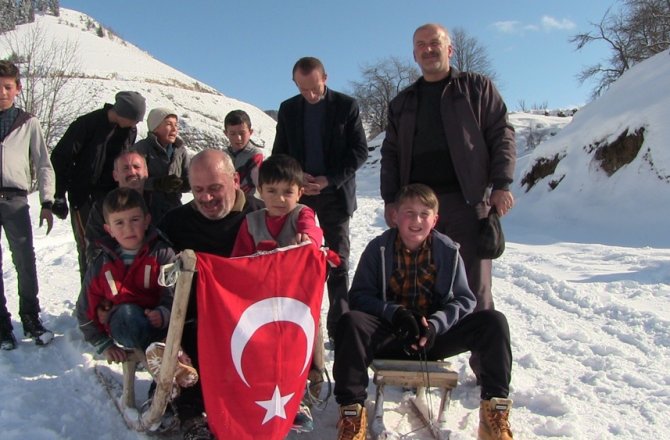 KAR FESTİVALİNDE RENKLİ GÖRÜNTÜLERE SAHNE OLDU