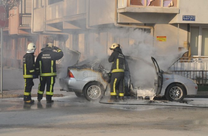 VERGİ DAİRESİNE GİRDİ, ARABASI KÜLE DÖNDÜ