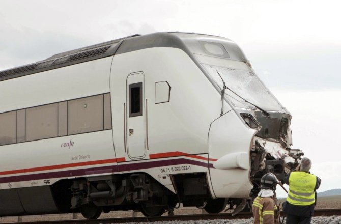 ABD’DE İKİ TREN ÇARPIŞTI: 2 ÖLÜ, 50 YARALI