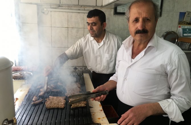 AMERİKA’YA KARGOYLA PİŞMİŞ KÖFTE GÖNDERİYORLAR