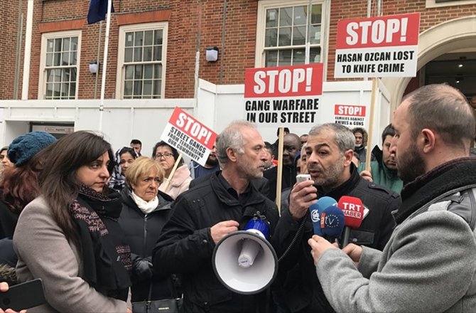 LONDRA'DA TÜRK GENCİNİN BIÇAKLI SALDIRIDA ÖLDÜRÜLMESİNE TEPKİ