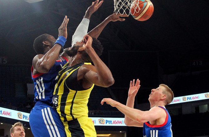 ANADOLU EFES FENERBAHÇE’Yİ GEÇİP YARI FİNALE YÜKSELDİ