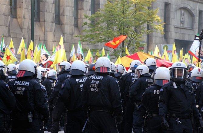 ALMANYA'DA PKK GÖSTERİLERİ YASAKLANDI