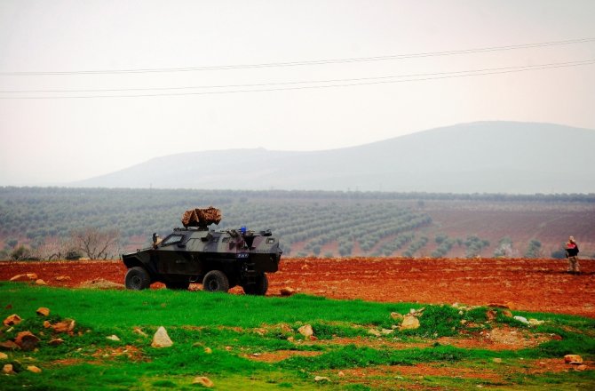 KILIS’TE BOŞ ARAZİYE 3 ROKET DÜŞTÜ