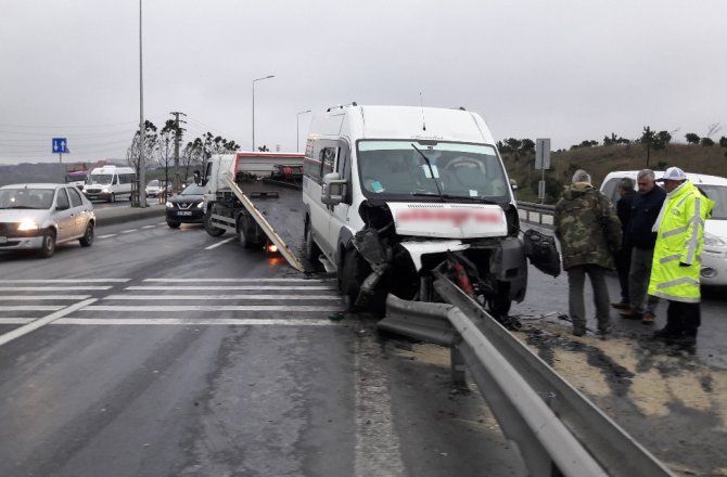 ENGELLİ ÖĞRENCİLERİ TAŞIYAN SERVİS KAZA YAPTI!