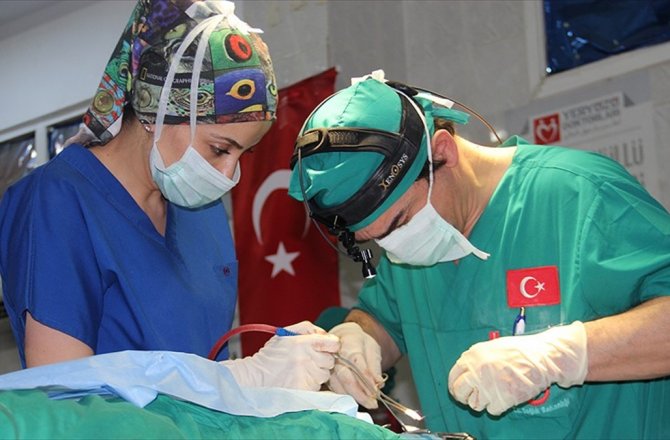 TÜRK DOKTORLARI SUDAN'DA 100 AMELİYAT GERÇEKLEŞTİRİYOR