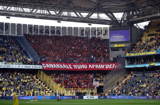 GALATASARAY TARAFTARINDAN KADIKÖY’DE ANLAMLI PANKART