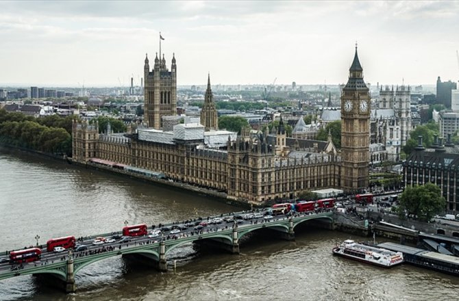 LONDRA'DA İSLAMOFOBİ, TRUMP VE IRKÇILIK KARŞITI GÖSTERİ DÜZENLENDİ