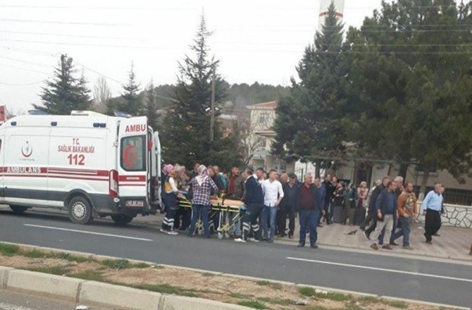 IŞIK İHLALİ YAPAN SÜRÜCÜ YAYALARA ÇARPTI: 2 ÖLÜ