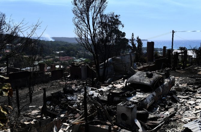 AVUSTRALYA ORMAN YANGINLARIYLA BOĞUŞUYOR