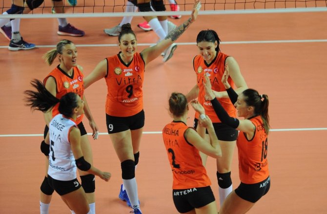 ECZACIBAŞI VİTRA FİNAL İÇİN SAHAYA ÇIKIYOR