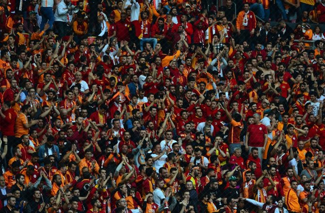 GALATASARAY SEYİRCİ REKORU KIRDI