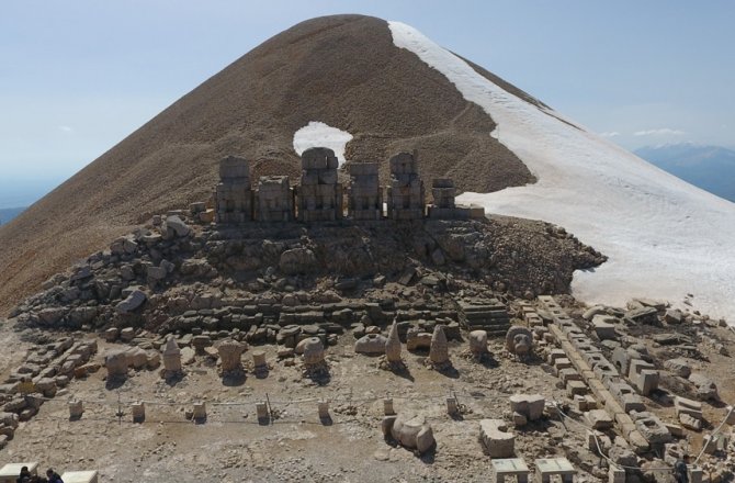 NEMRUT GÖKYÜZÜNDEN BİR BAŞKA GÜZEL