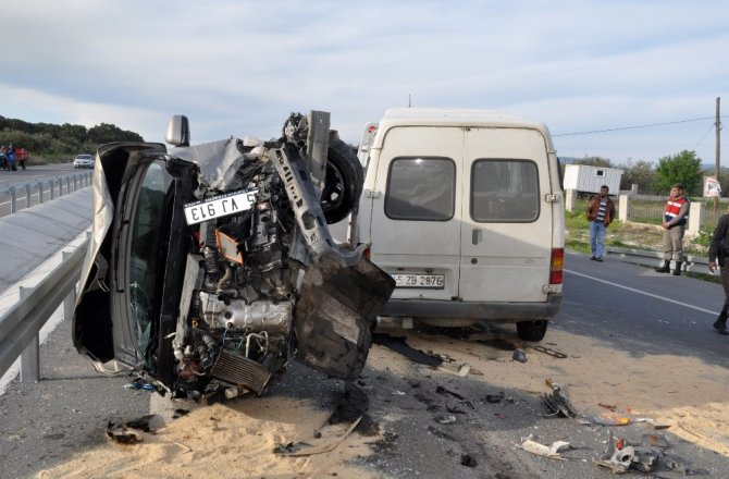 MANİSA’DA 3 ARAÇ BİRBİRİNE GİRDİ: 9 YARALI