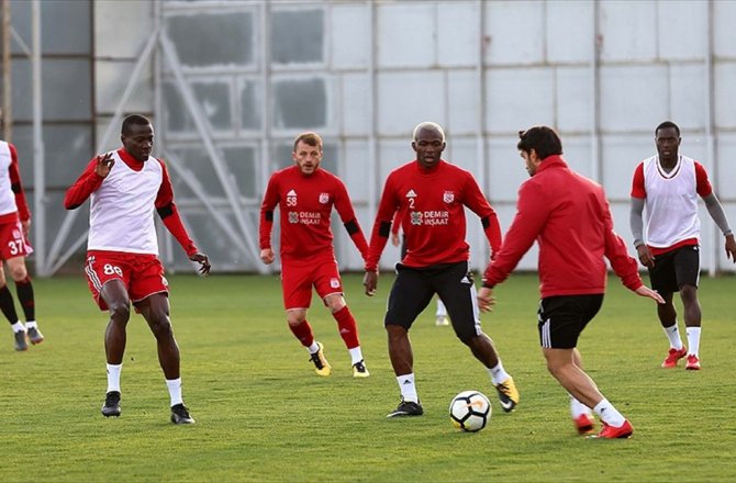 SİVASSPOR AVRUPA AŞKINA SAHAYA ÇIKIYOR