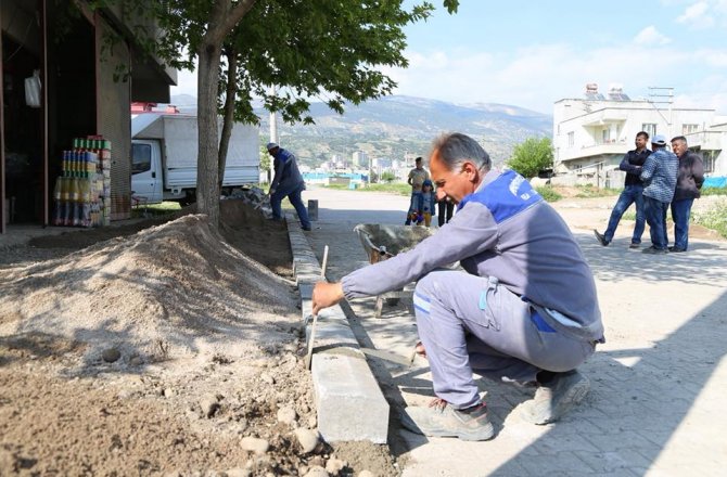 KANUNİ MAHALLESİNDE KİLİT PARKE ÇALIŞMASI