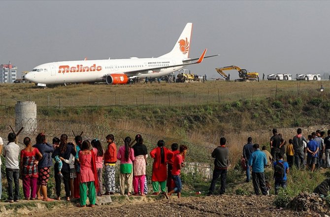 NEPAL'DE UÇAK PİSTTEN ÇIKTI