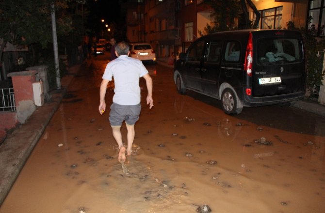 SU BORUSU PATLADI, MAHALLELİ DEPREM SANDI