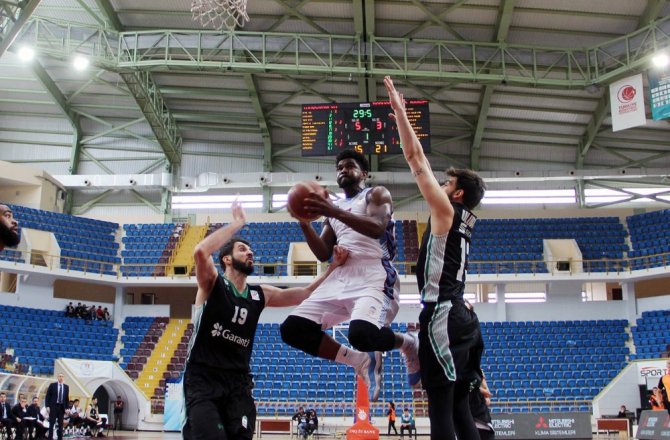 TRABZONSPOR EVİNDE DAĞILDI