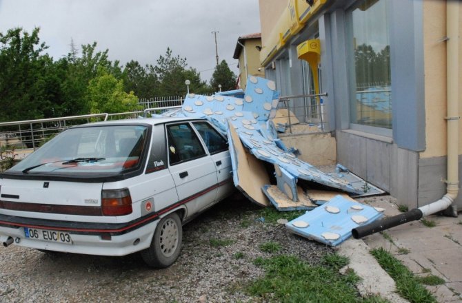 BİNANIN DIŞ CEPHE KAPLAMASI ÇOCUĞUN ÜZERİNE DÜŞTÜ