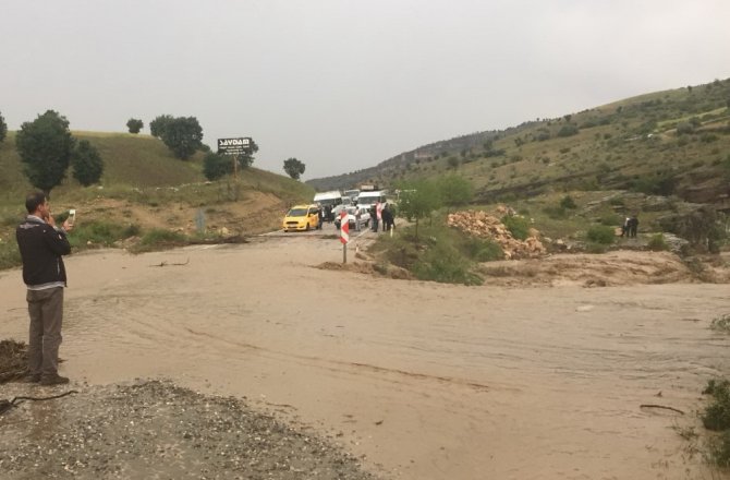 EVLERİ SU BASTI, TARIM ARAZİLERİ SULAR ALTINDA