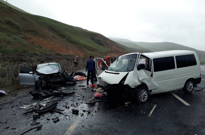 ERZURUM’DA KATLİAM GİBİ KAZA: 5 ÖLÜ, 10 YARALI