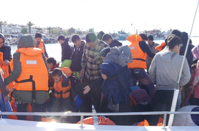 ÇANAKKALE’DE 40 KAÇAK GÖÇMEN YAKALANDI